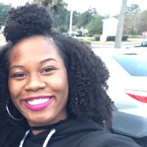 Meet your Posher, Kaila